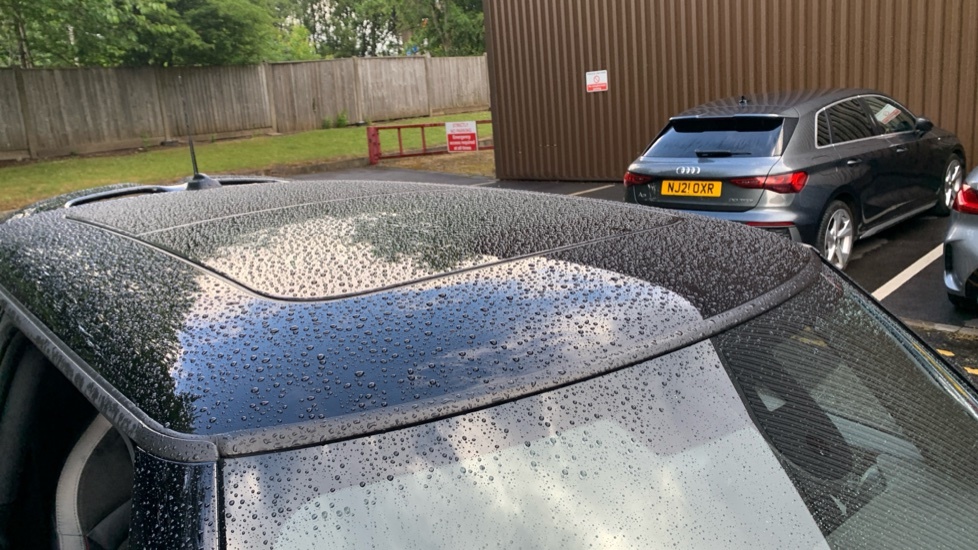 Mini Hatch 1.5 C Exclusive 2023 Black #21