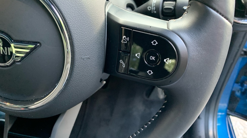 Mini Hatch 1.5 C Exclusive 2023 Black #50