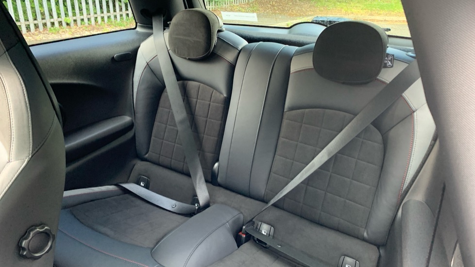 Mini Hatch 1.5 C Exclusive 2023 Black #12