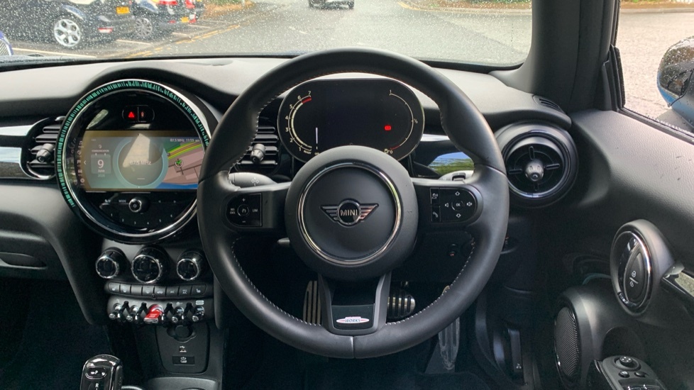 Mini Hatch 1.5 C Exclusive 2023 Black #5