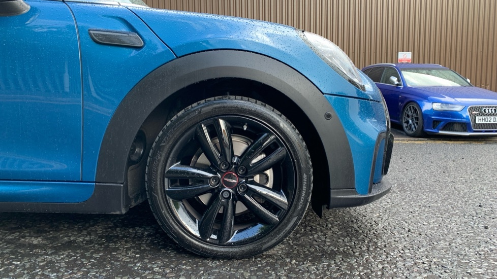 Mini Hatch 1.5 C Exclusive 2023 Black #14