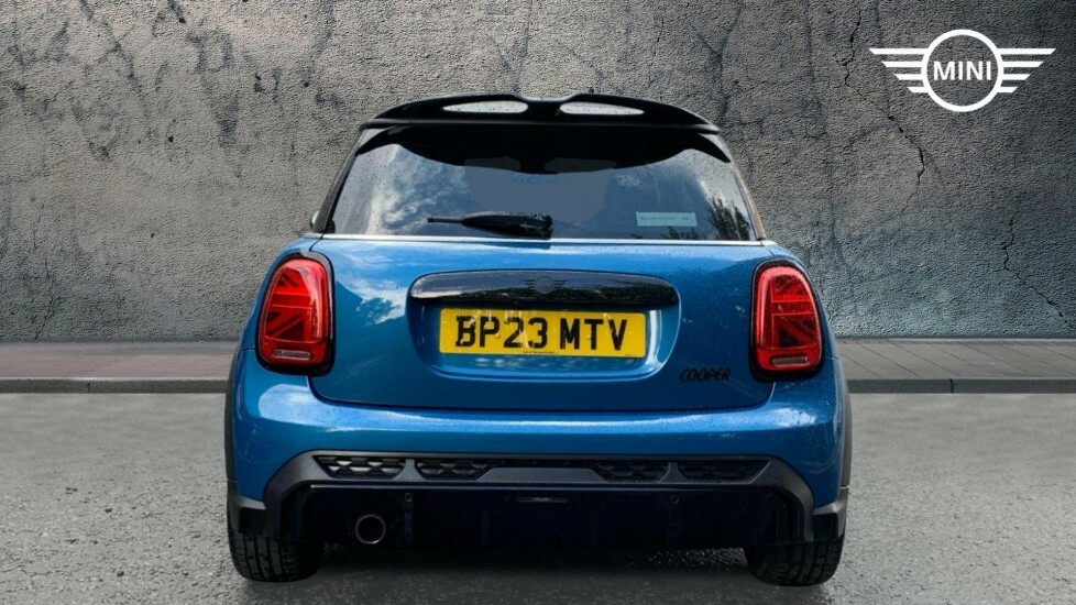 Mini Hatch 1.5 C Exclusive 2023 Black #15