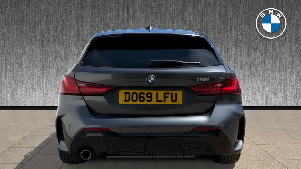 BMW 1 Series Se Black #15