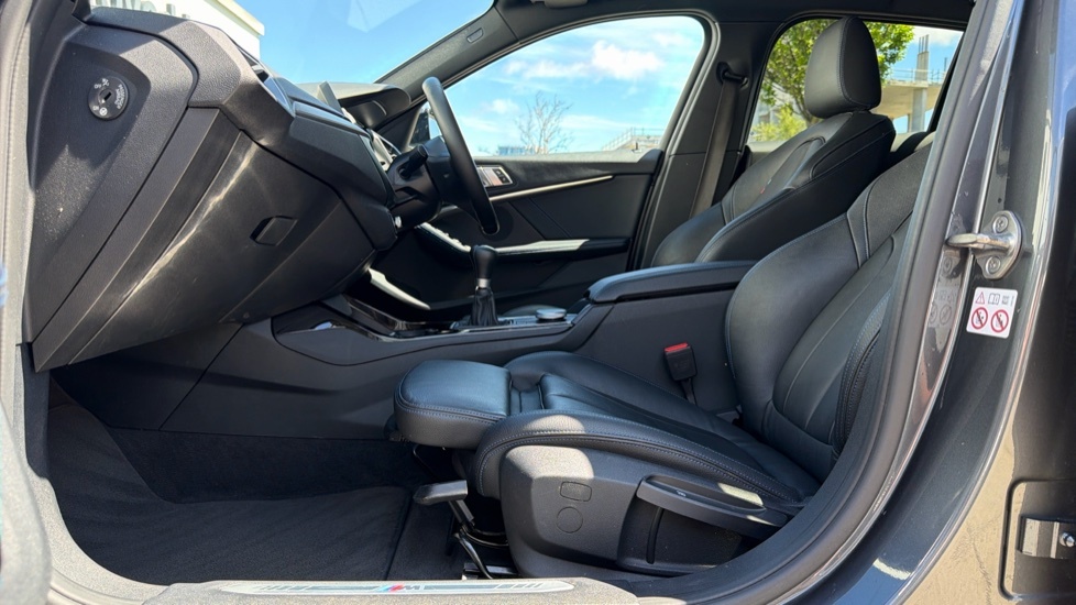 BMW 1 Series Se Black #64