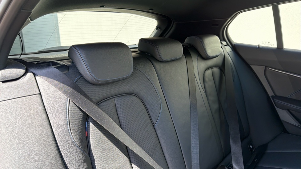 BMW 1 Series Se Black #12