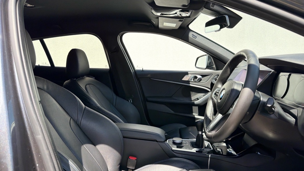 BMW 1 Series Se Black #11