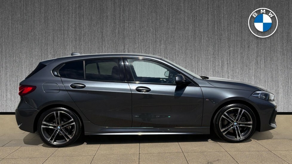 BMW 1 Series Se Black #3