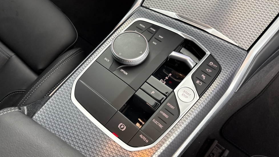 BMW 3 Series 320I M Sport Step #10