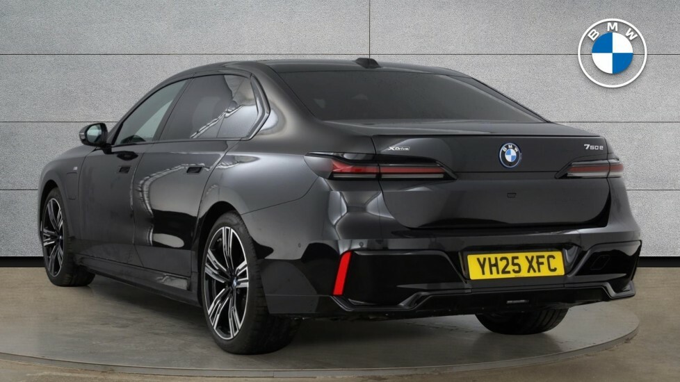 BMW 7 Series M760e Xdrive Ultimate Pack Black #2