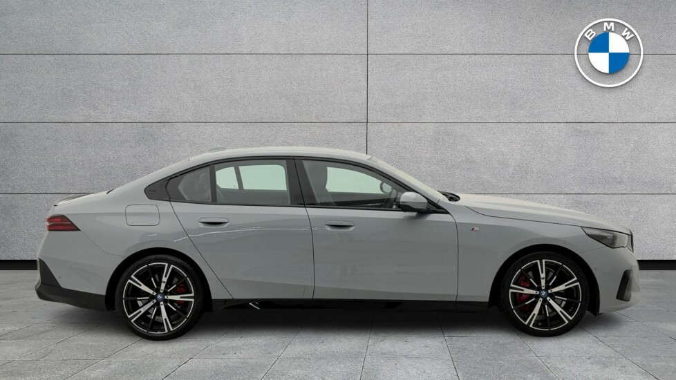 BMW i5 442Kw M60 Xdrive 84Kwh Grey #3