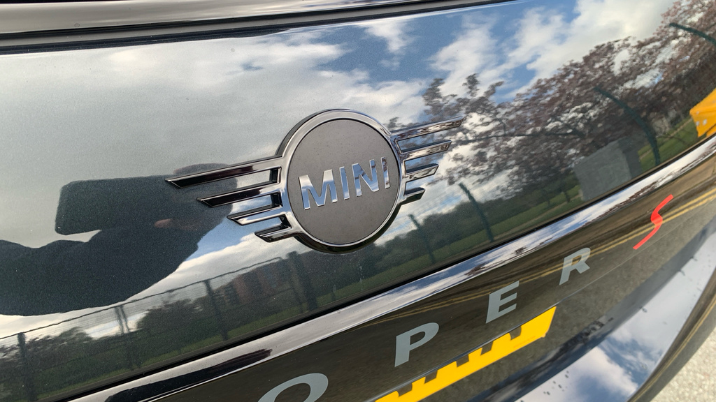 Mini Hatch 2.0C Classic Steptronic Euro 6 Black #38