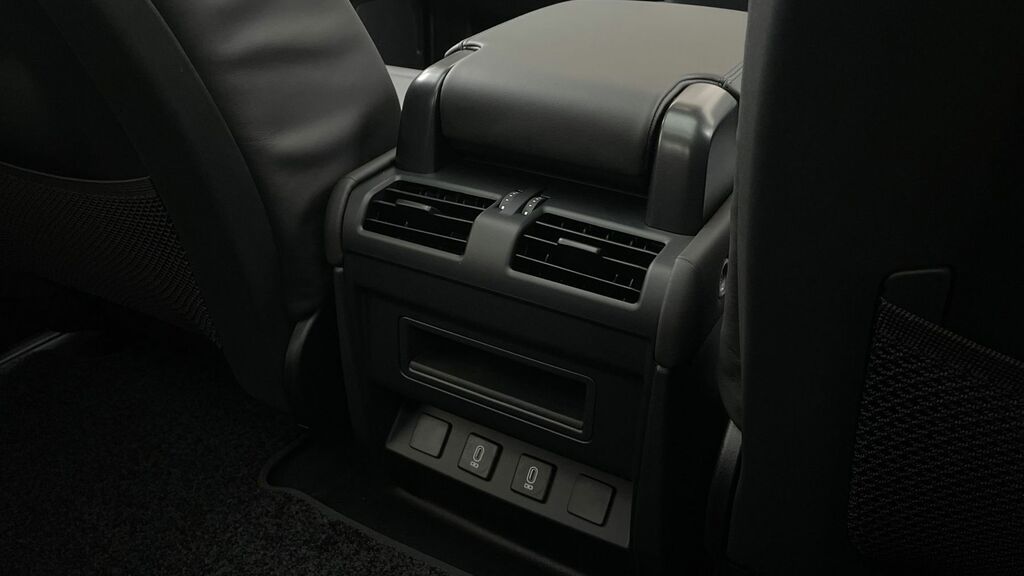 Land Rover Defender 90 3.0 D250 Hard Top S Black #18