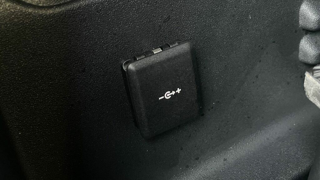 Land Rover Defender 90 3.0 D250 Hard Top S Black #27