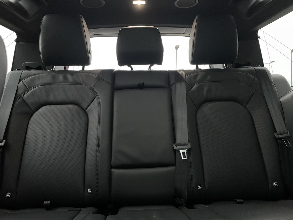 Land Rover Defender 90 3.0 D250 Hard Top S Black #51