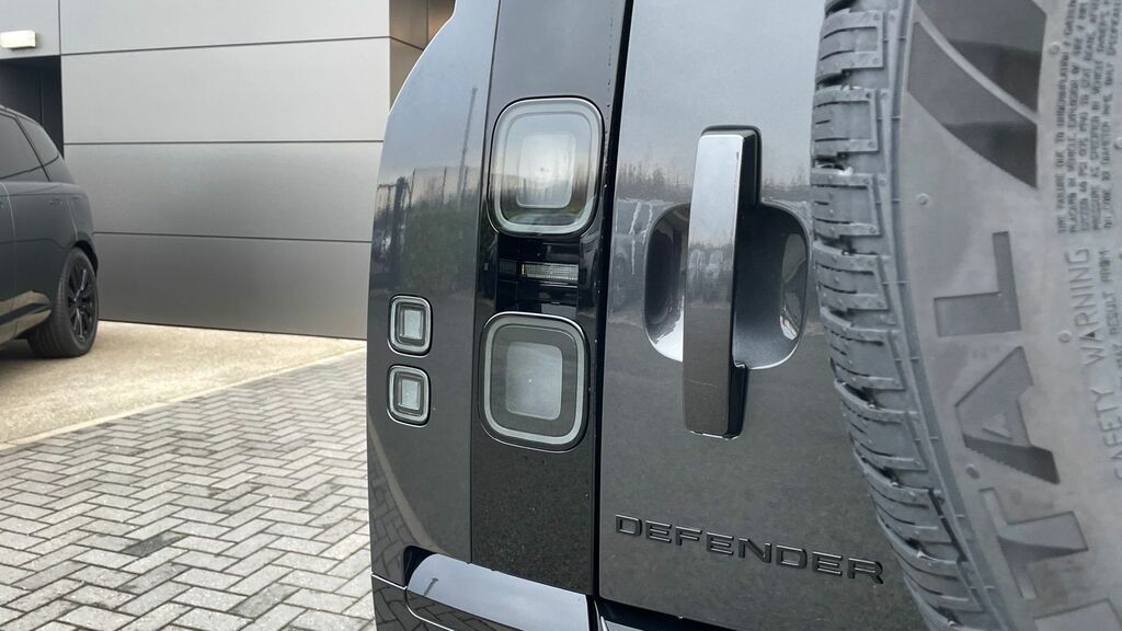 Land Rover Defender 90 3.0 D250 Hard Top S Black #26