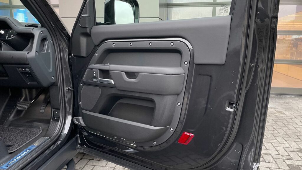 Land Rover Defender 90 3.0 D250 Hard Top S Black #46