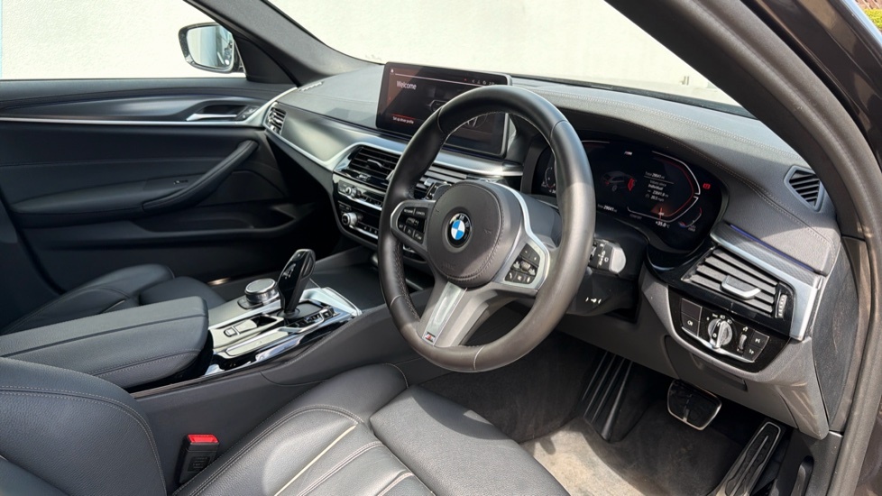 BMW 5 Series 530E M Sport Black #32