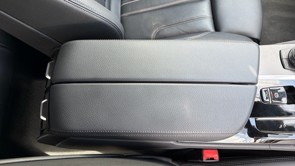 BMW 5 Series 530E M Sport Black #36