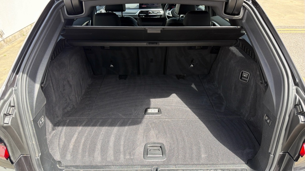 BMW 5 Series 530E M Sport Black #46
