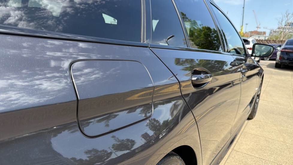 BMW 5 Series 530E M Sport Black #40