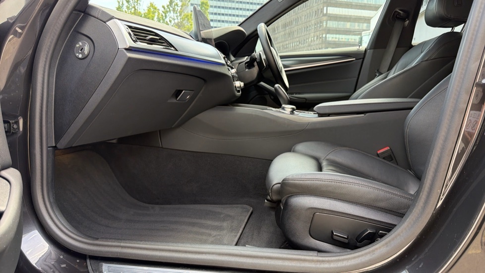 BMW 5 Series 530E M Sport Black #54