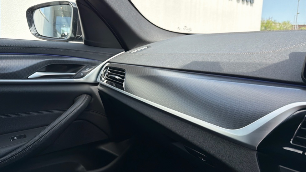 BMW 5 Series 530E M Sport Black #37