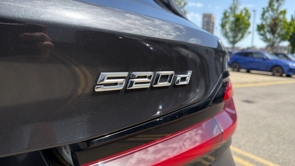 BMW 5 Series 530E M Sport Black #42