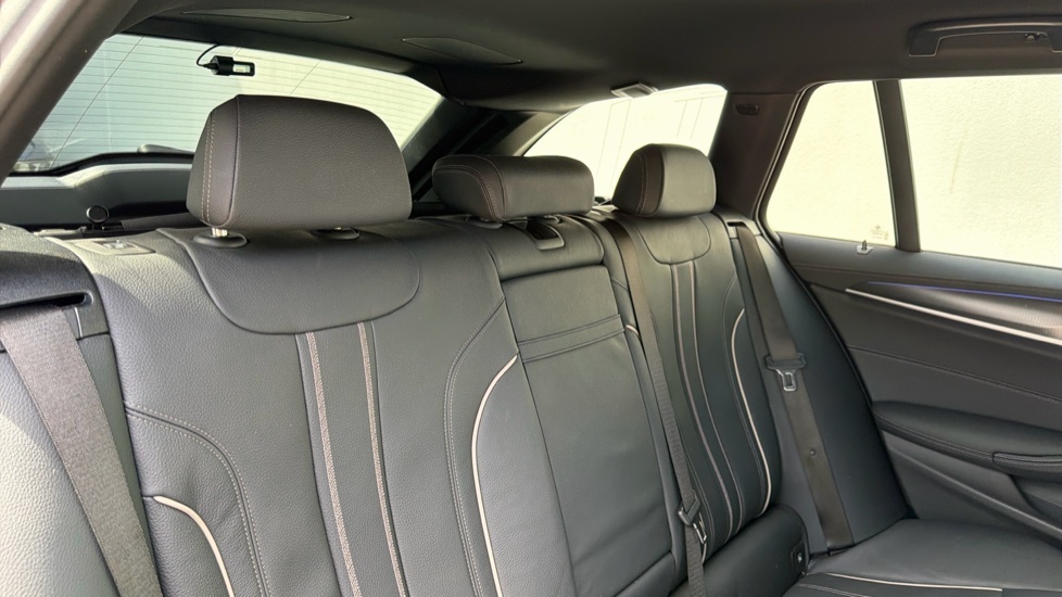 BMW 5 Series 530E M Sport Black #39