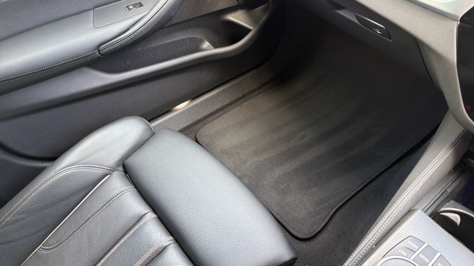 BMW 5 Series 530E M Sport Black #38