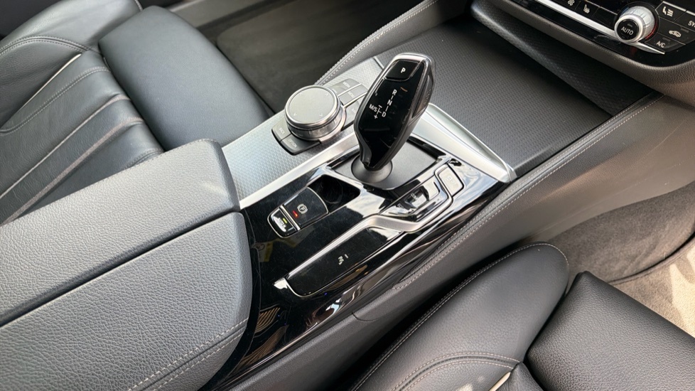 BMW 5 Series 530E M Sport Black #33