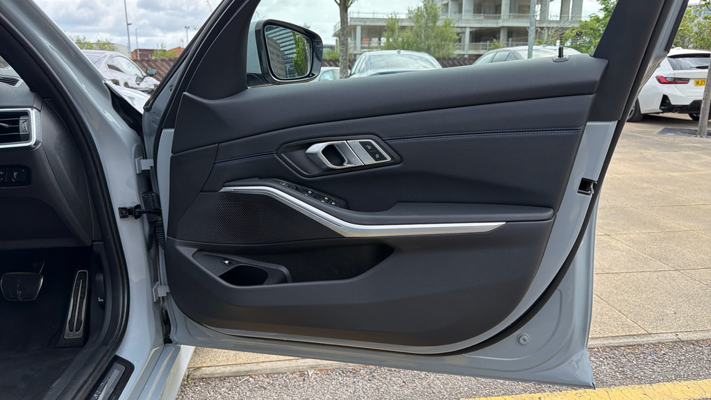 BMW 3 Series 320I M Sport Black #42