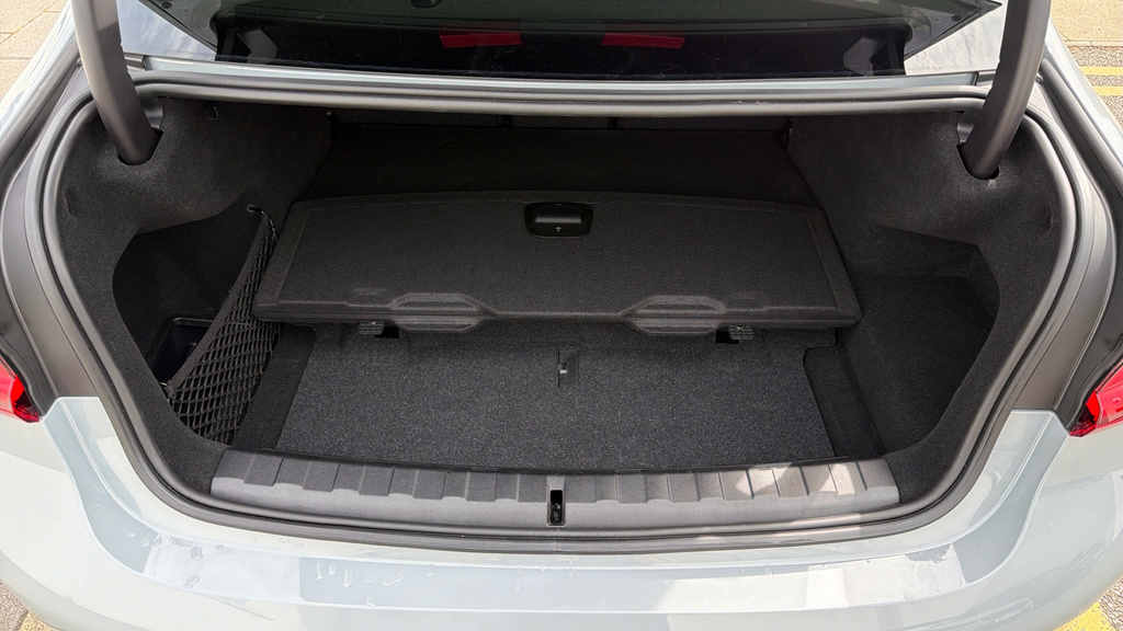 BMW 3 Series 320I M Sport Black #36