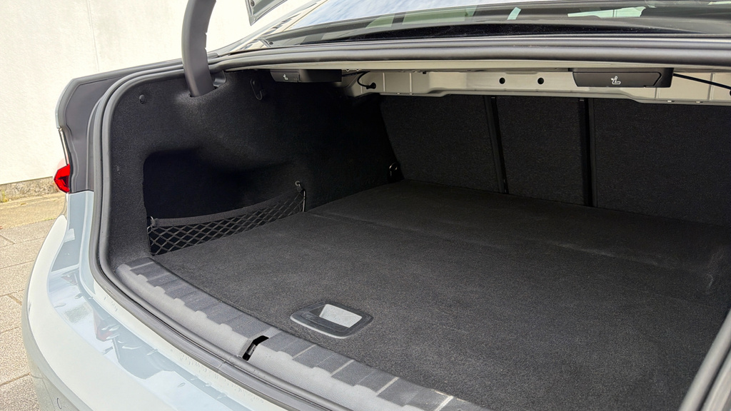 BMW 3 Series 320I M Sport Black #35