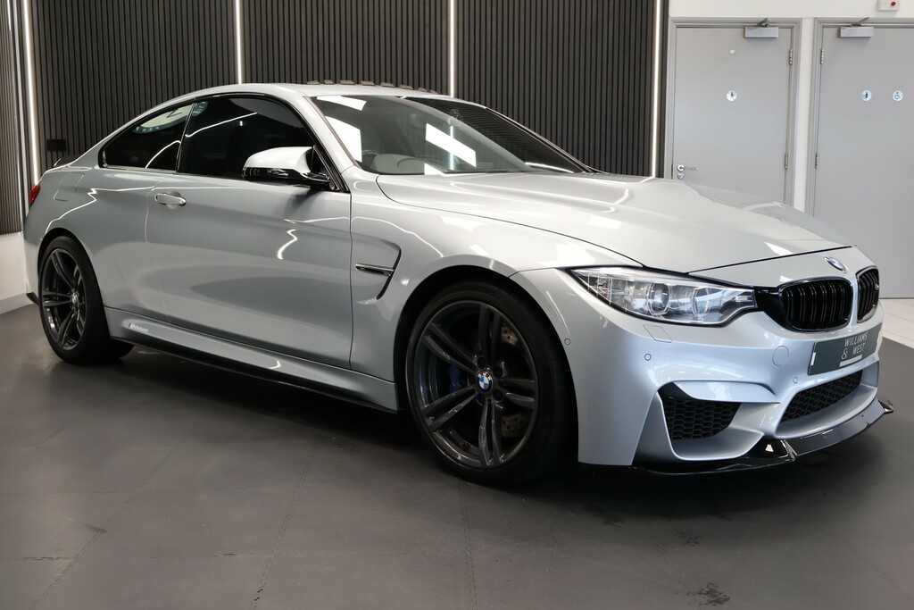BMW M4 2dr Dct Black #10