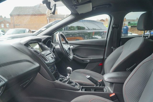 Ford Focus 2017 1.0T Ecoboost St-line Hatchback Ma Orange #2