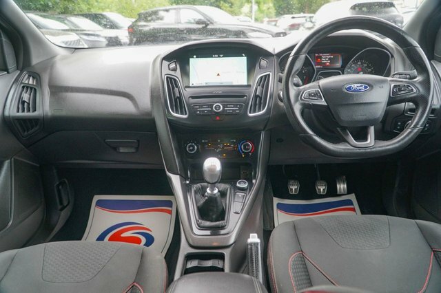 Ford Focus 2017 1.0T Ecoboost St-line Hatchback Ma Orange #4