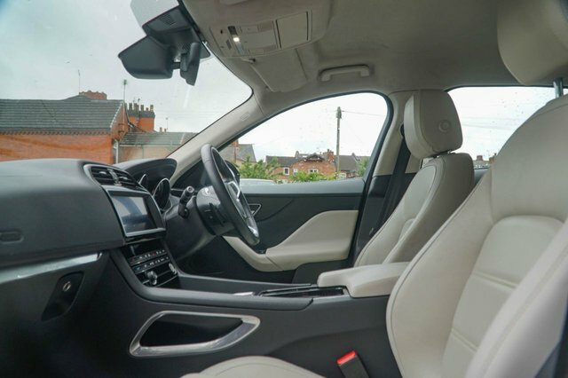 Jaguar F-Pace 2018 2.0 P250i Prestige Suv Awd Eu SB68WWL Red #2