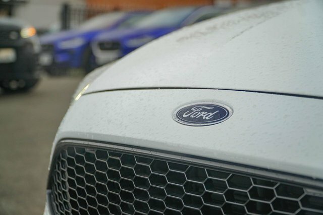 Ford Focus White #14
