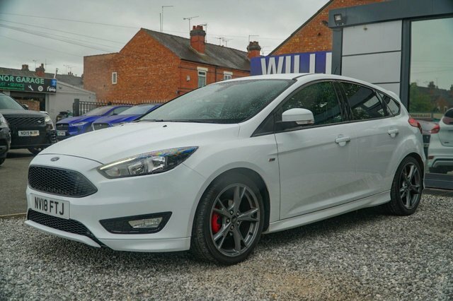 Ford Focus 2018 1.0T Ecoboost St-line X Hatchback White #3