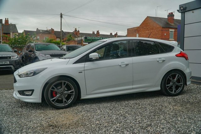 Ford Focus White #18