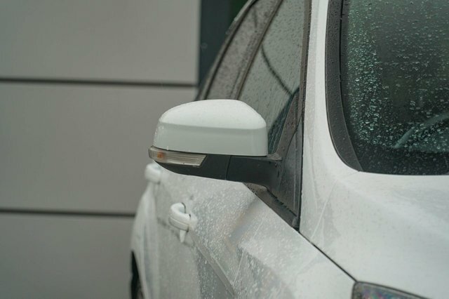 Ford Focus White #11