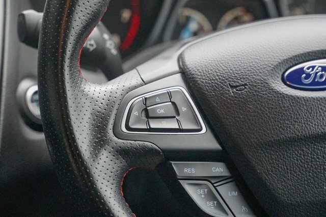 Ford Focus White #37