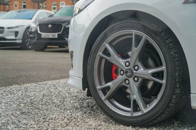 Ford Focus White #20