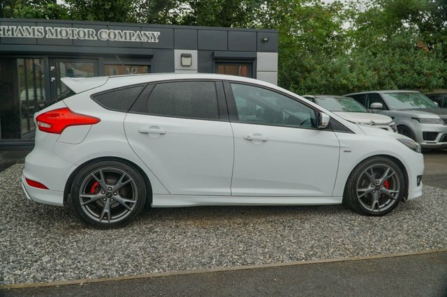 Ford Focus White #54