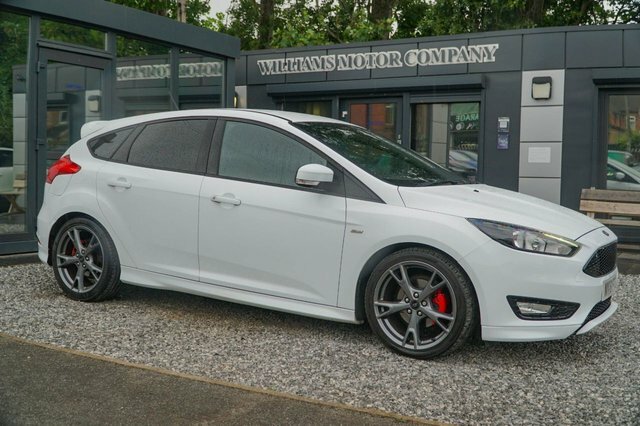 Ford Focus White #7