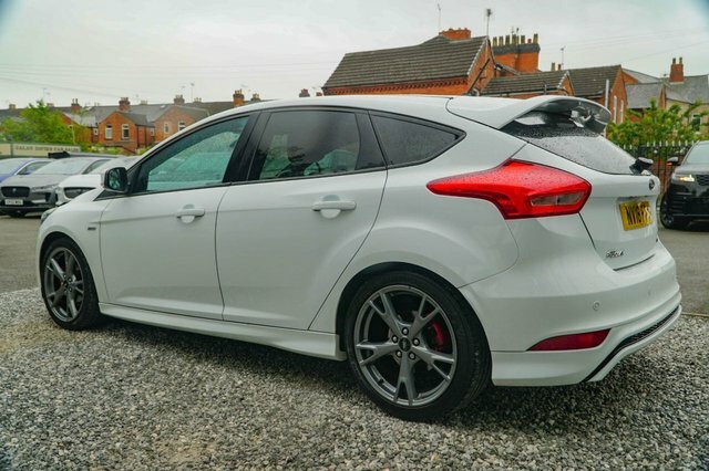 Ford Focus 2018 1.0T Ecoboost St-line X Hatchback White #5