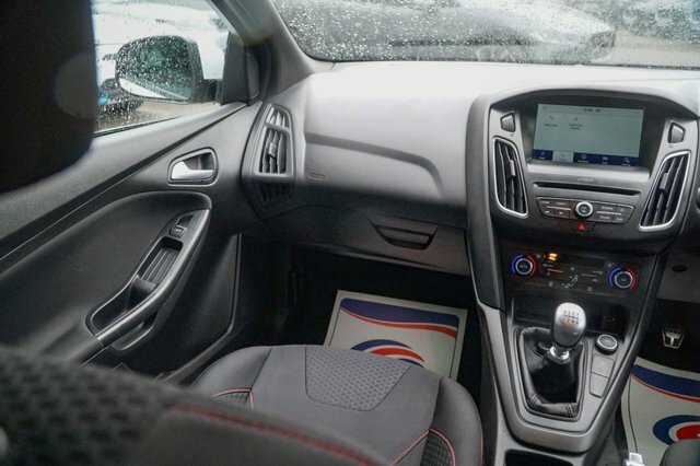 Ford Focus White #40