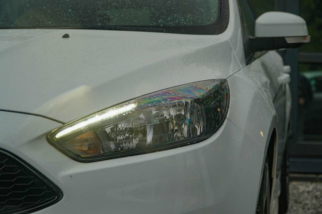 Ford Focus White #15