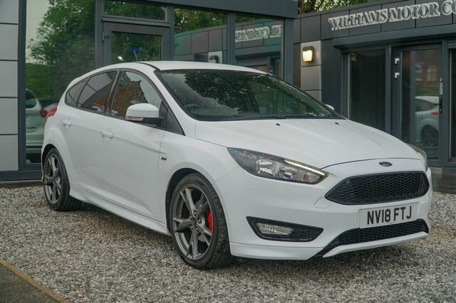 Ford Focus White #8