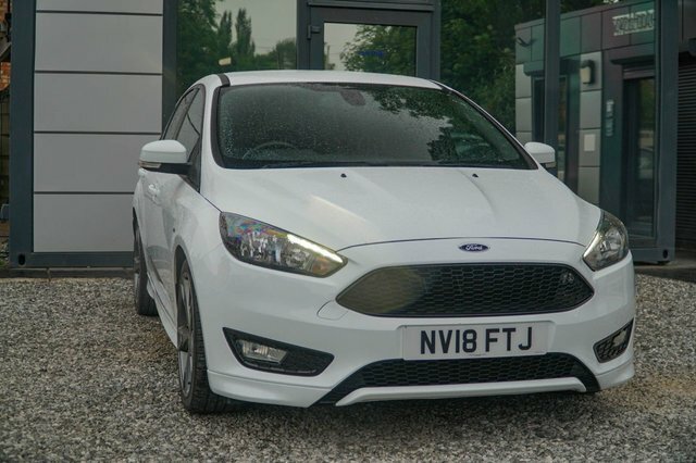 Ford Focus White #9